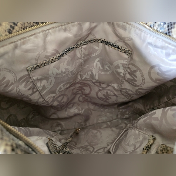 Michael Kors Leather Snakeskin Embossed Hobo Bag With Gold MK Charm - Picture 12 of 12